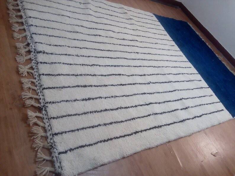 Tapis marocain en laine bleue tissée à la main