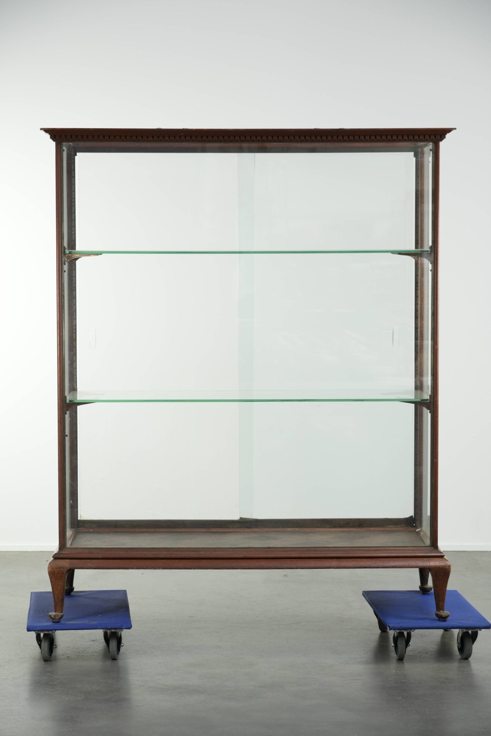 Vitrine en chêne anglais du 19ème siècle