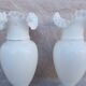 Paire de vases en opaline blanche