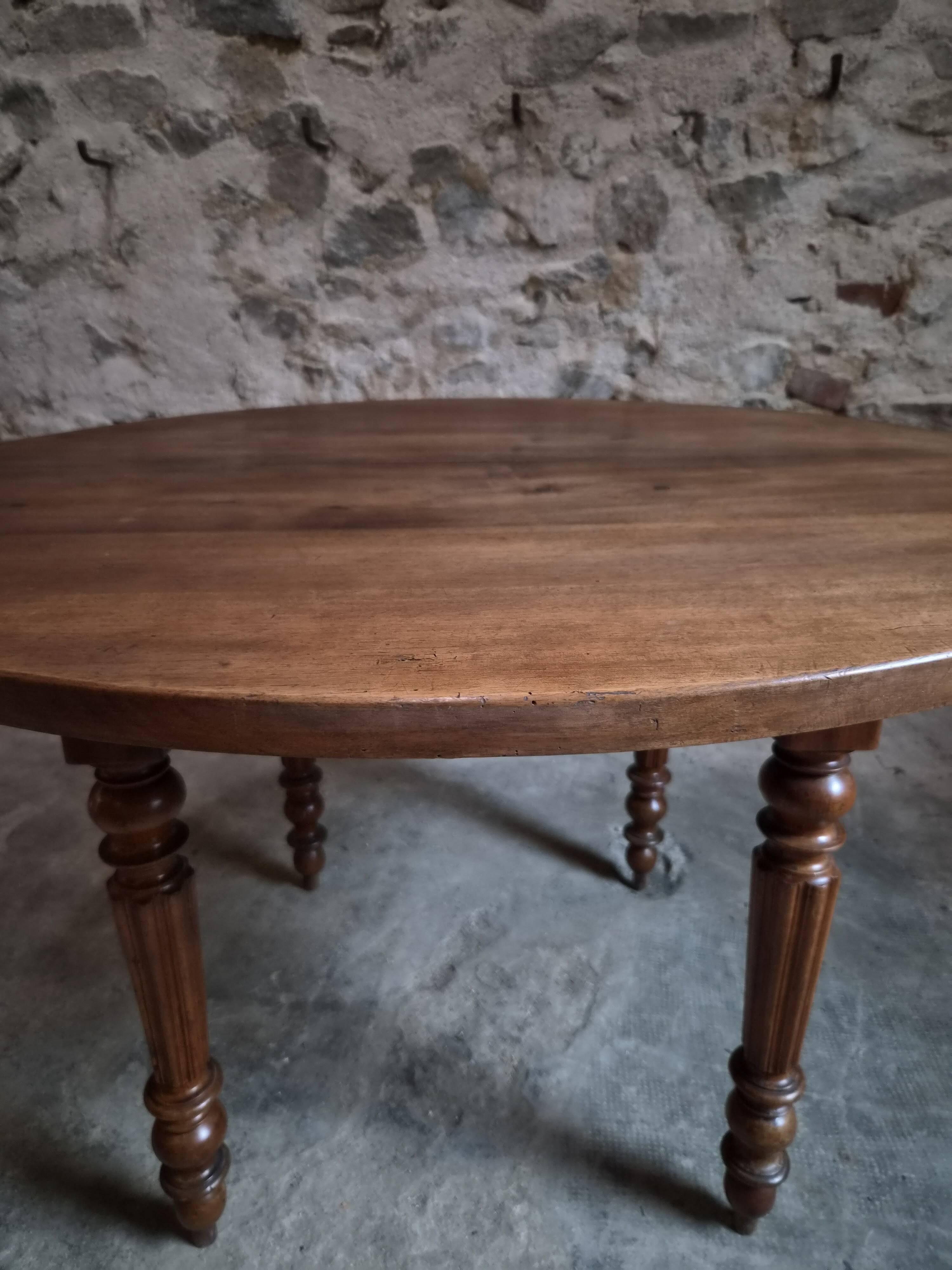 French antique round dining table in walnut, circa 1880–1900.