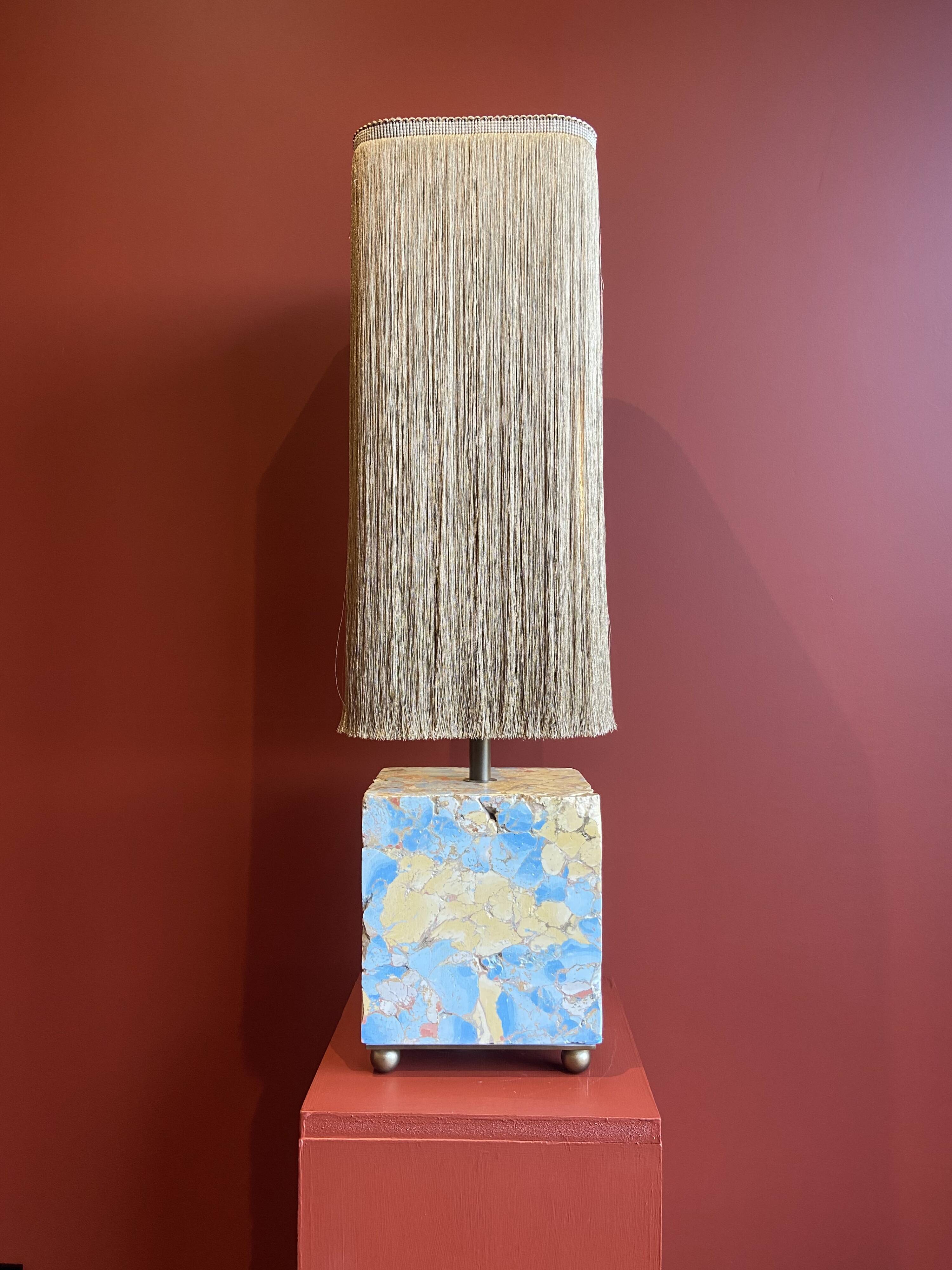 Base stuck blue beige marble-plaster, fringed lampshade Houles, 21st century.