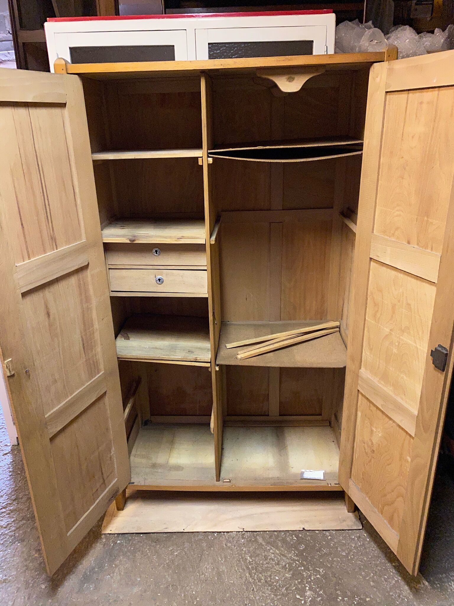 Reconstruction period cabinet