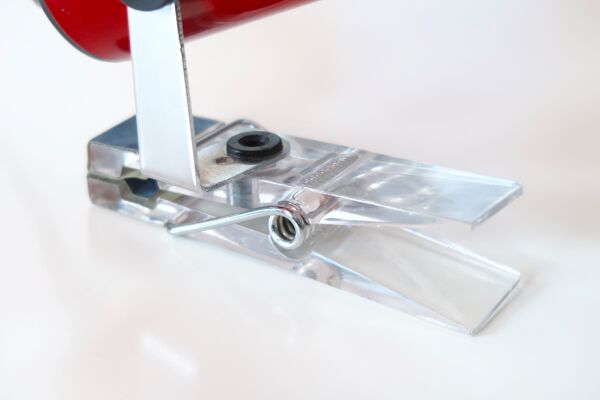 Spot à pince Targetti Sankey rouge, années 70