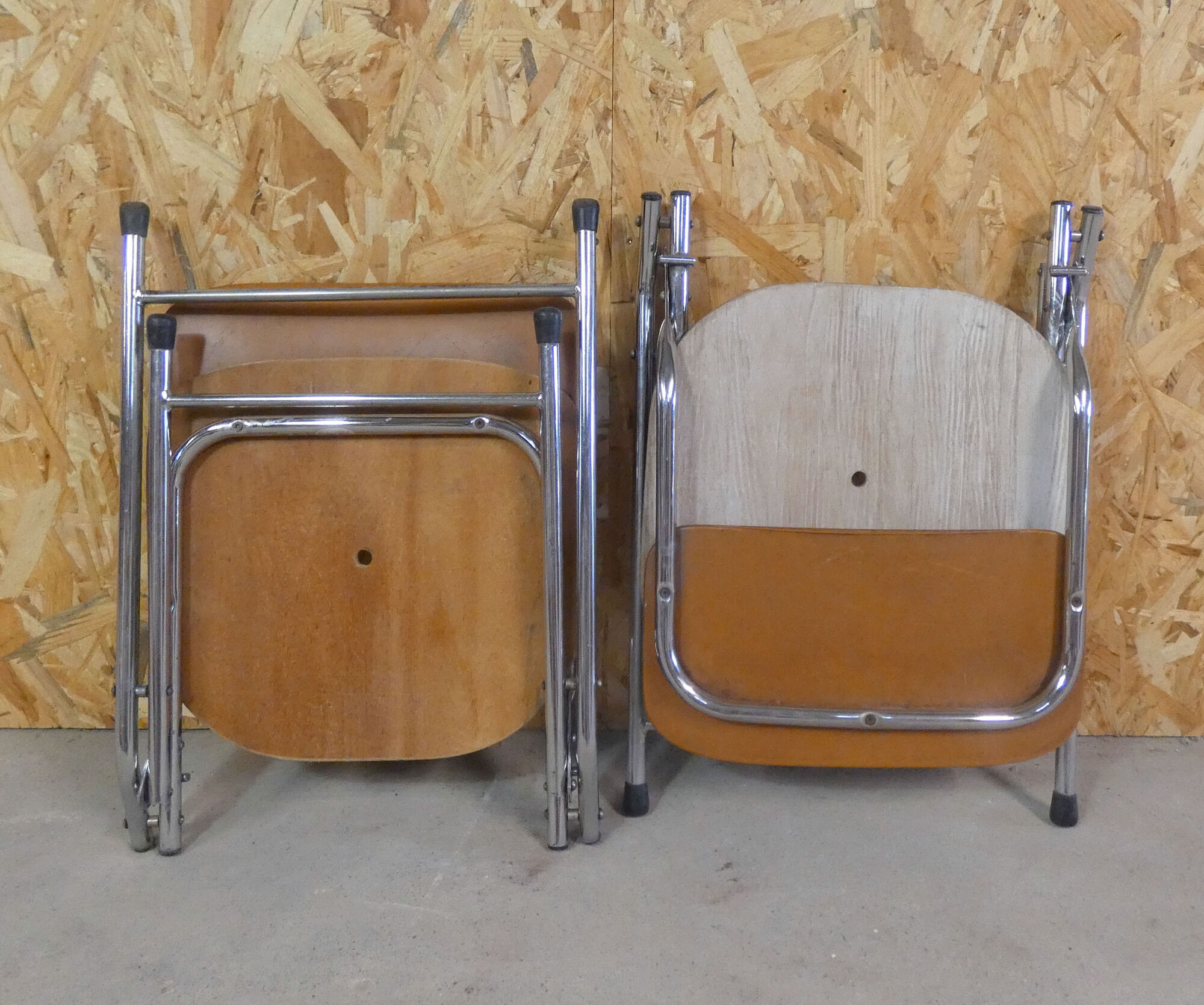 2 Eyrel folding chairs in chromed metal and skai 1970s