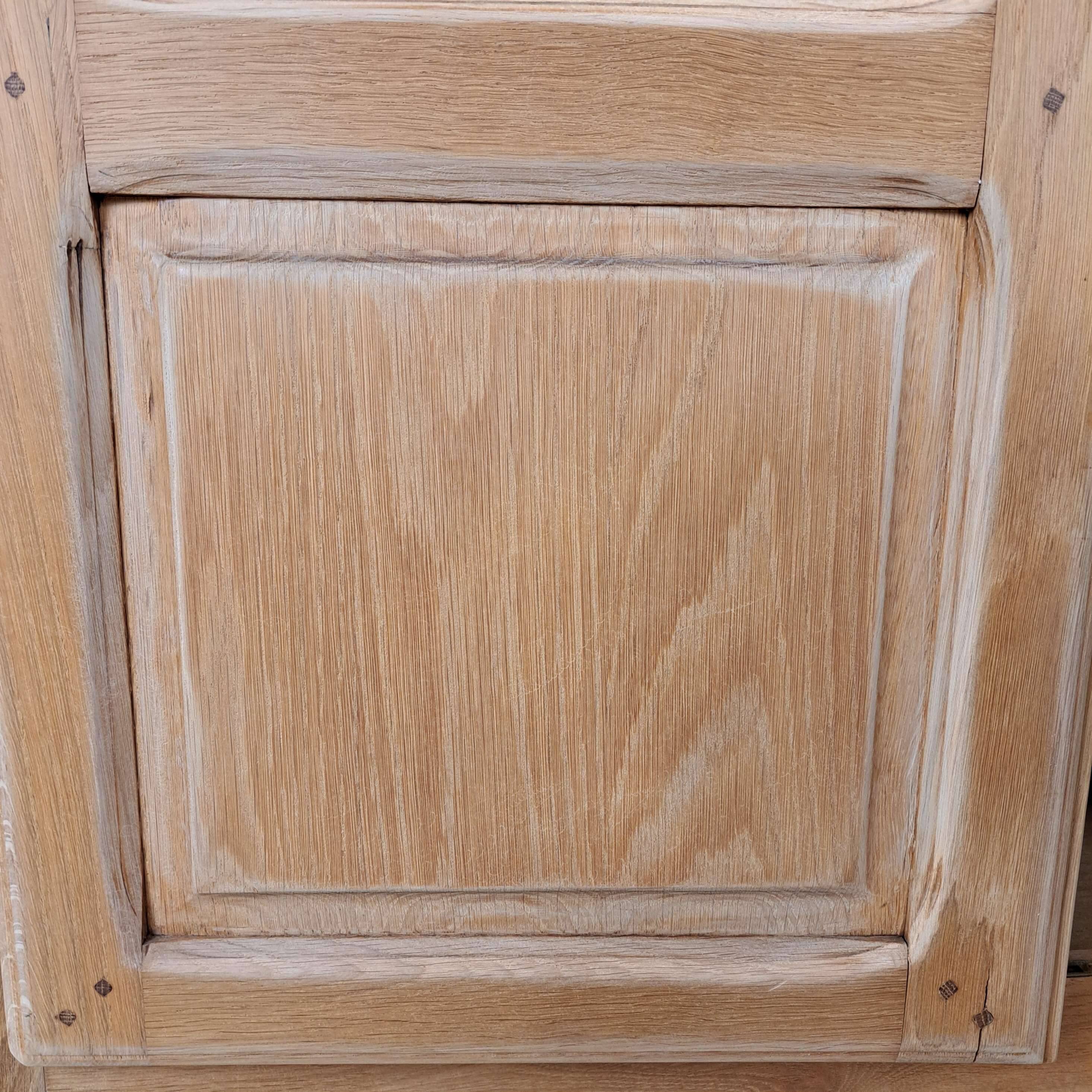 GLASS CABINET IN SOLID OAK