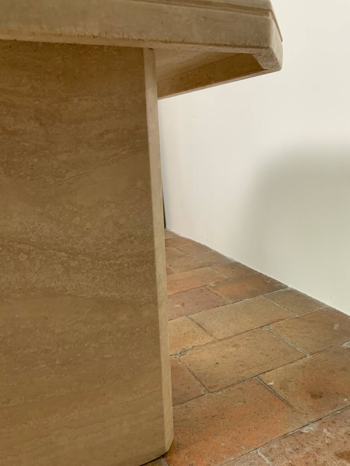 Table haute ou guéridon en travertin