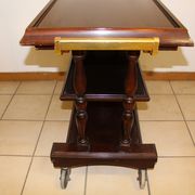 Serving table