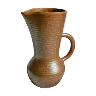 Sandstone pitcher