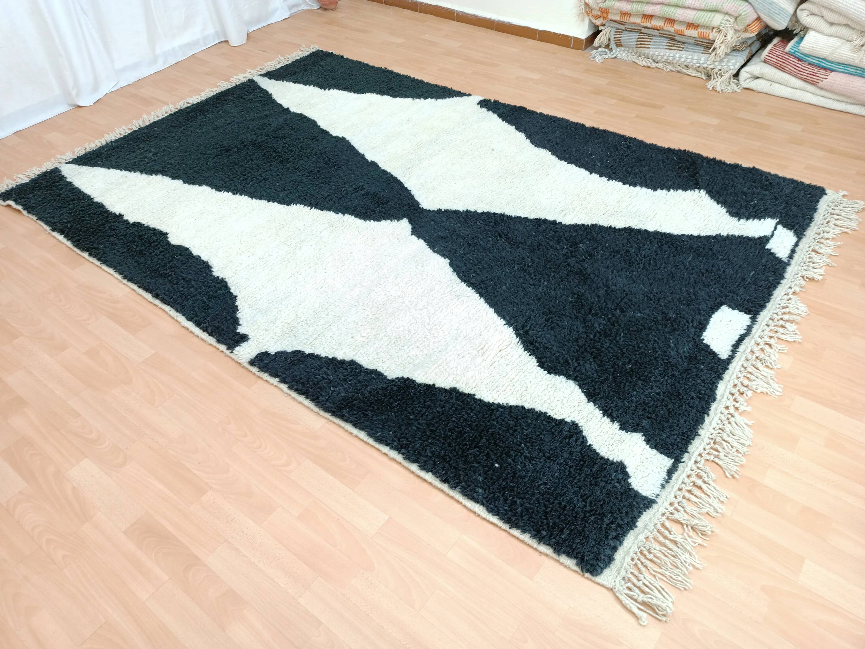 Moroccan wool rug handwoven 2.5x1.5 m