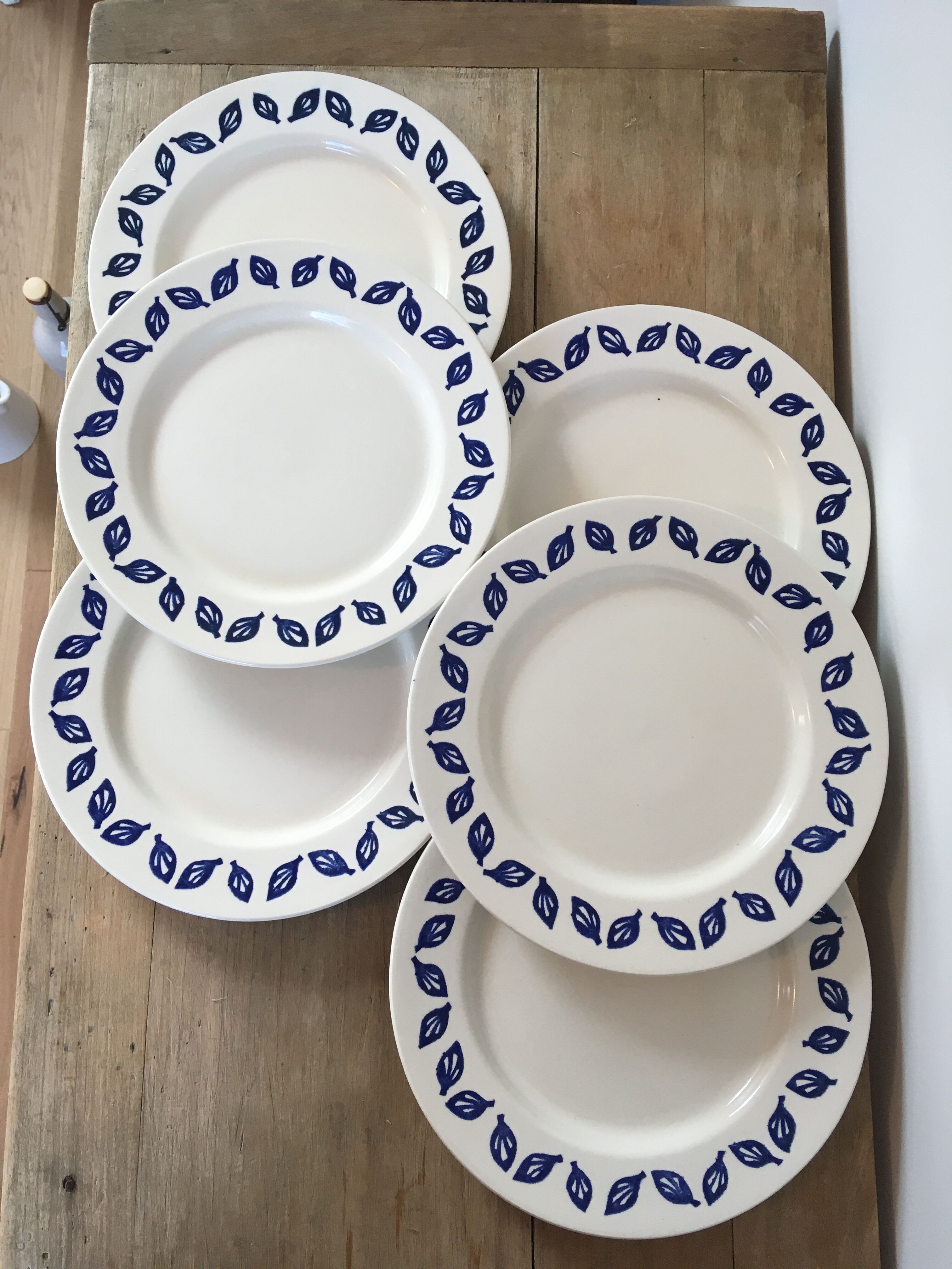 Flat plates blue leaves