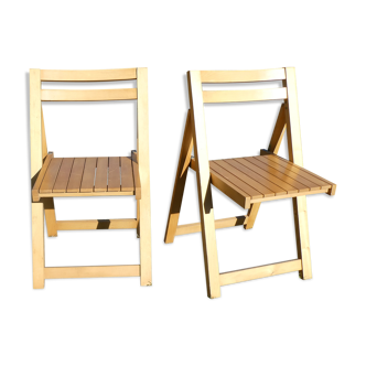 Pair of vintage folding chairs in light wood