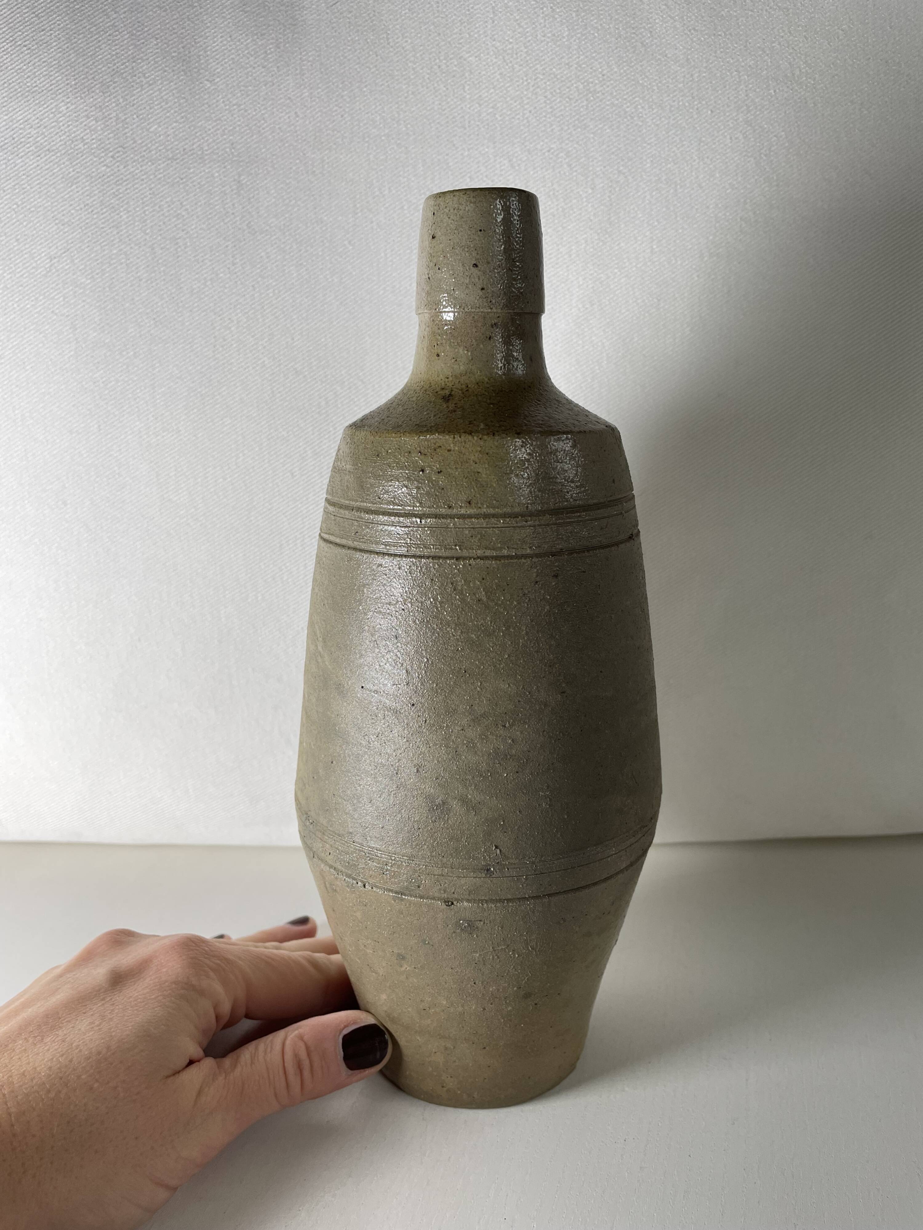 Bouteille ou vase vintage en grès