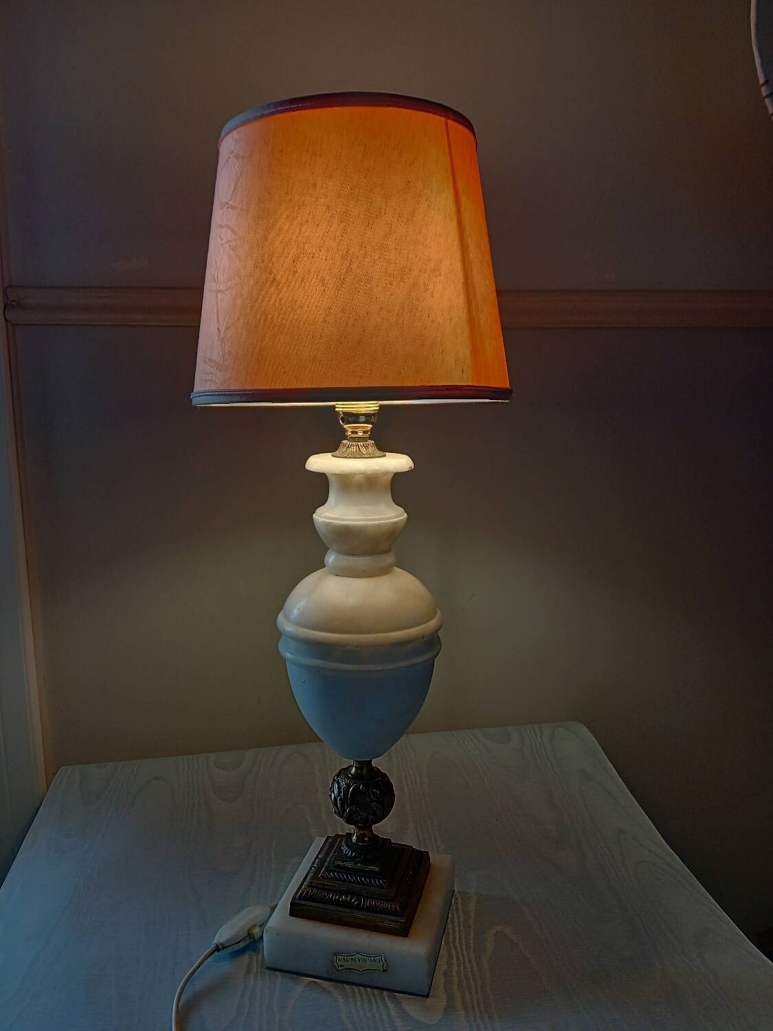 Vintage table lamp in alabaster and brass