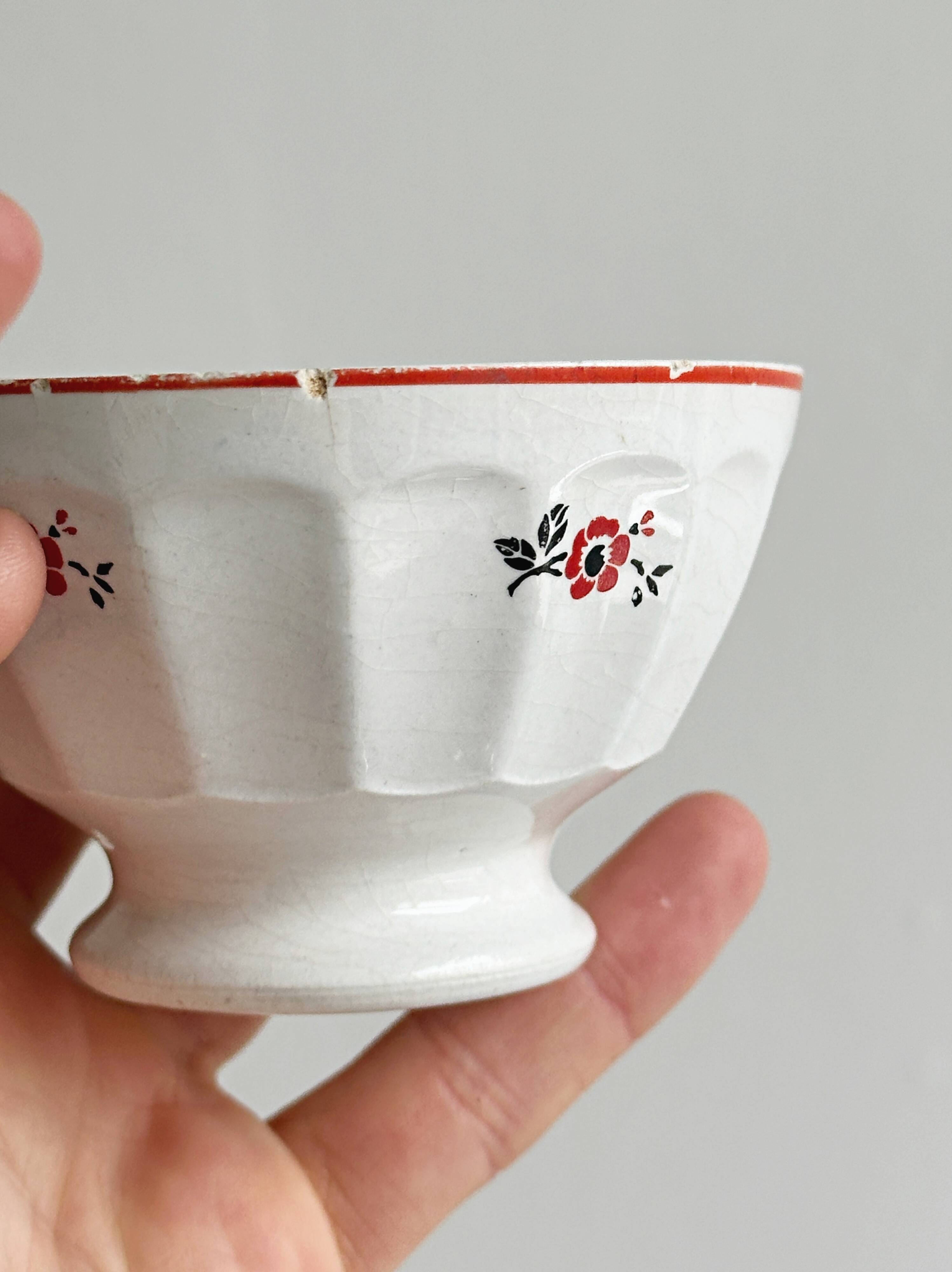 Set of 5 small ceramic bowls