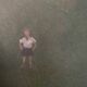 Tableau enfant dans un jardin, XXe