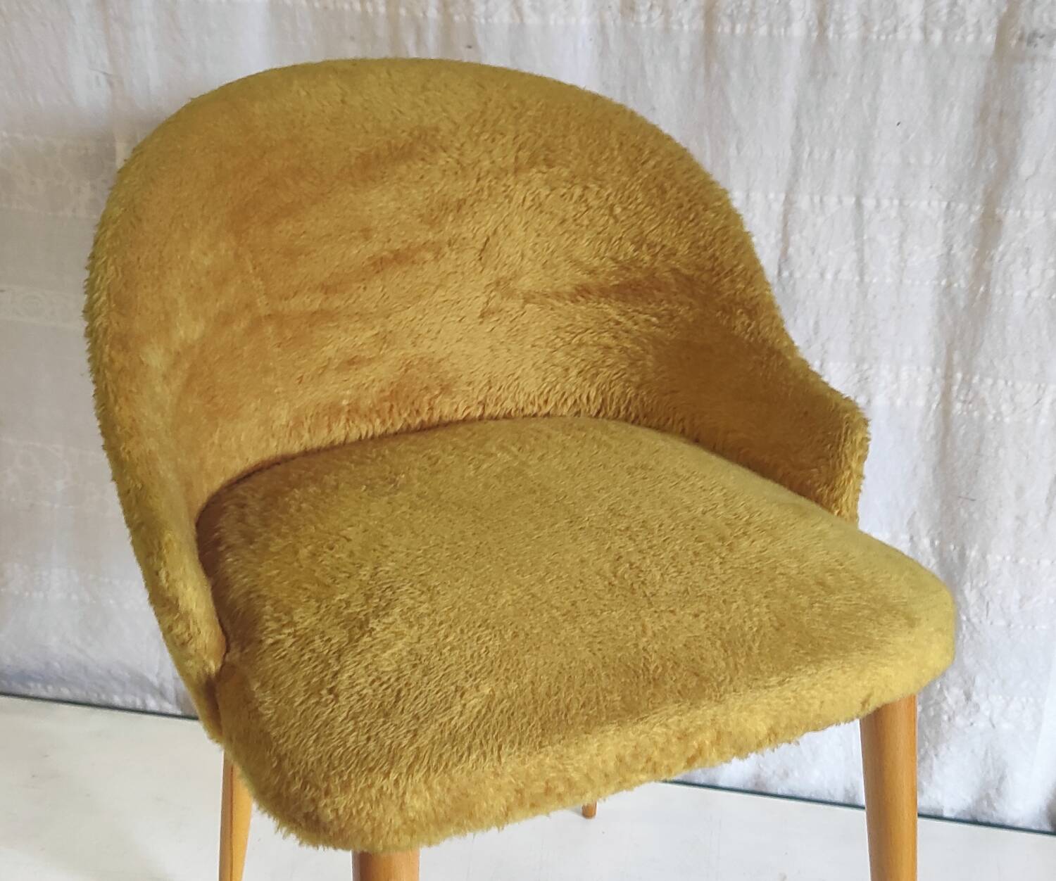 Vintage chair in wood and old gold fur - 50s/60s