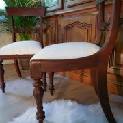 Paire de chaises anglaise style régence, tissu bouclette blanc