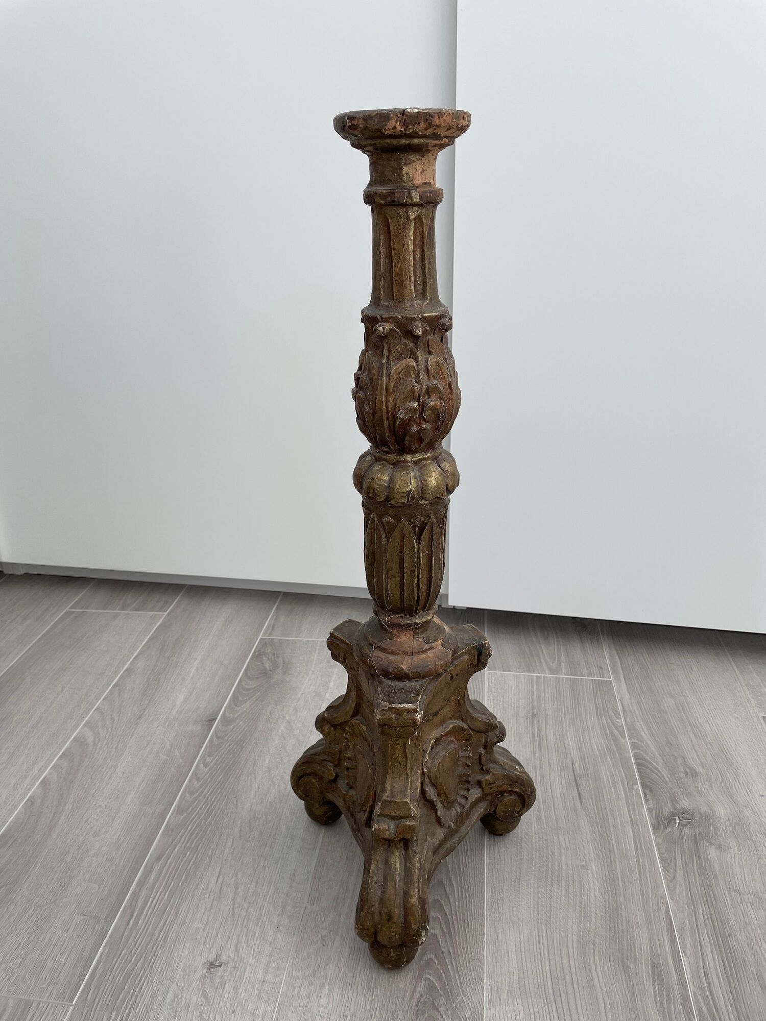 Candle picnic gilded and carved wood tripod feet, eighteenth century