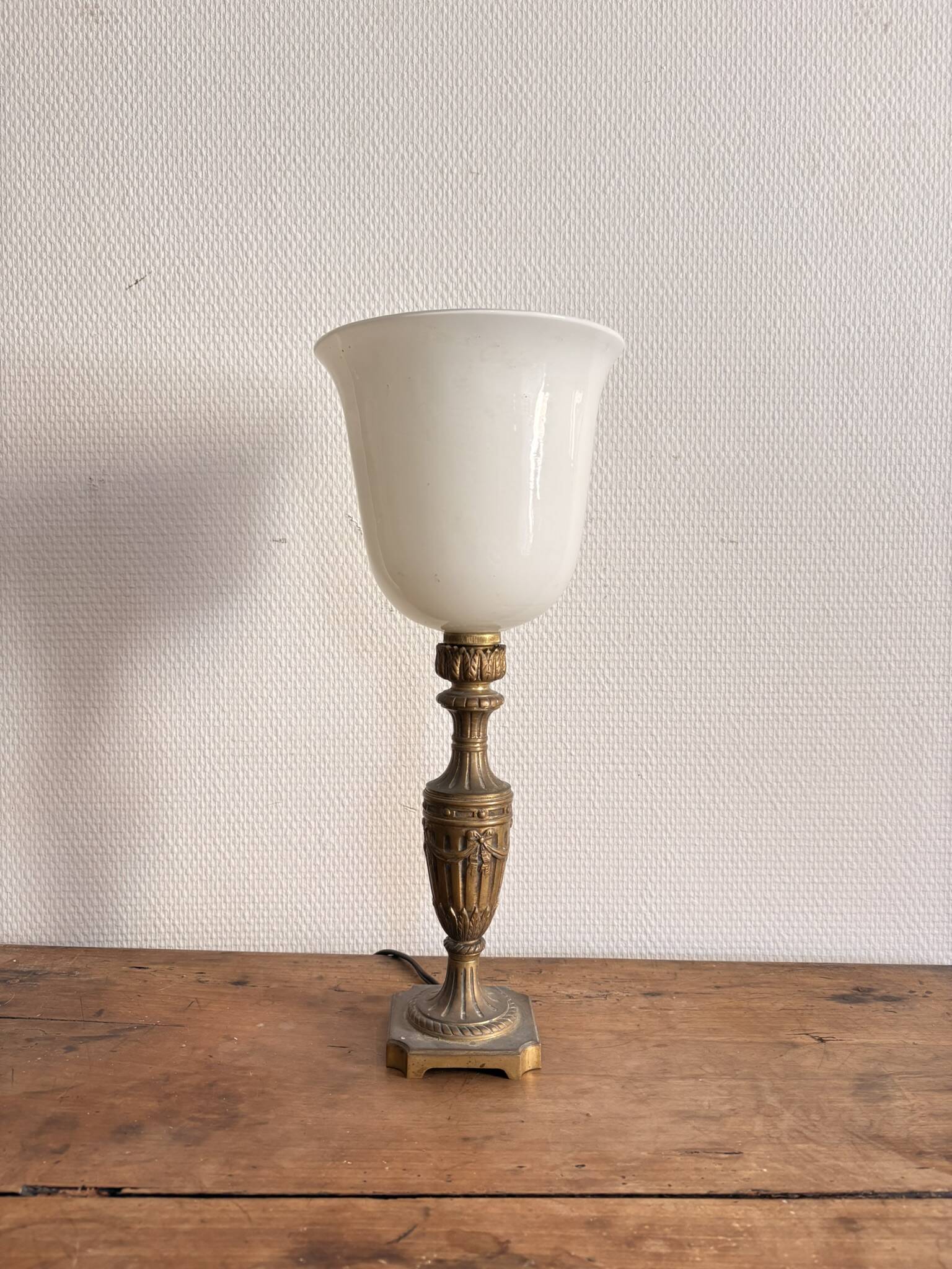 Lampe Bouillotte Style Louis XVI Laiton Doré Tulipe Opaline