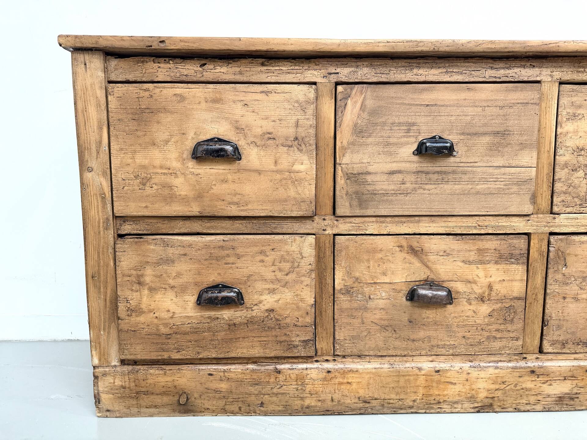 Six-drawer workshop cabinet