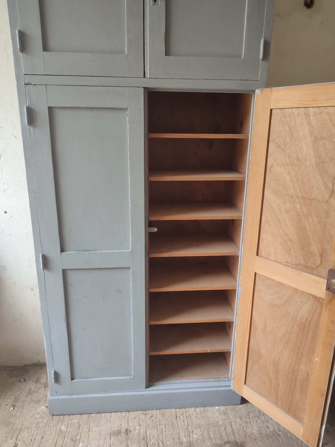 Armoire parisienne