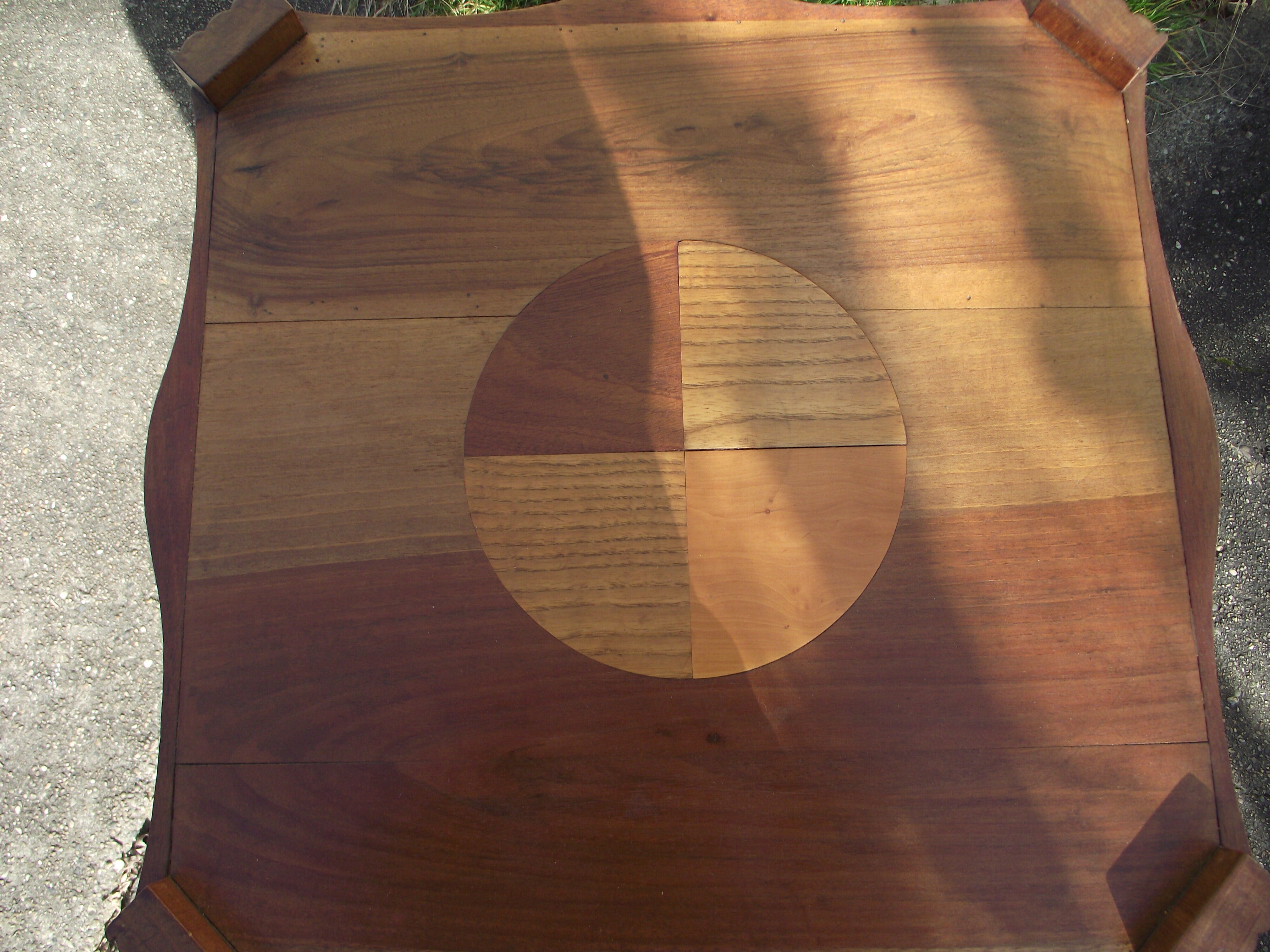 Gueridon Art Deco in fruit wood and mahogany