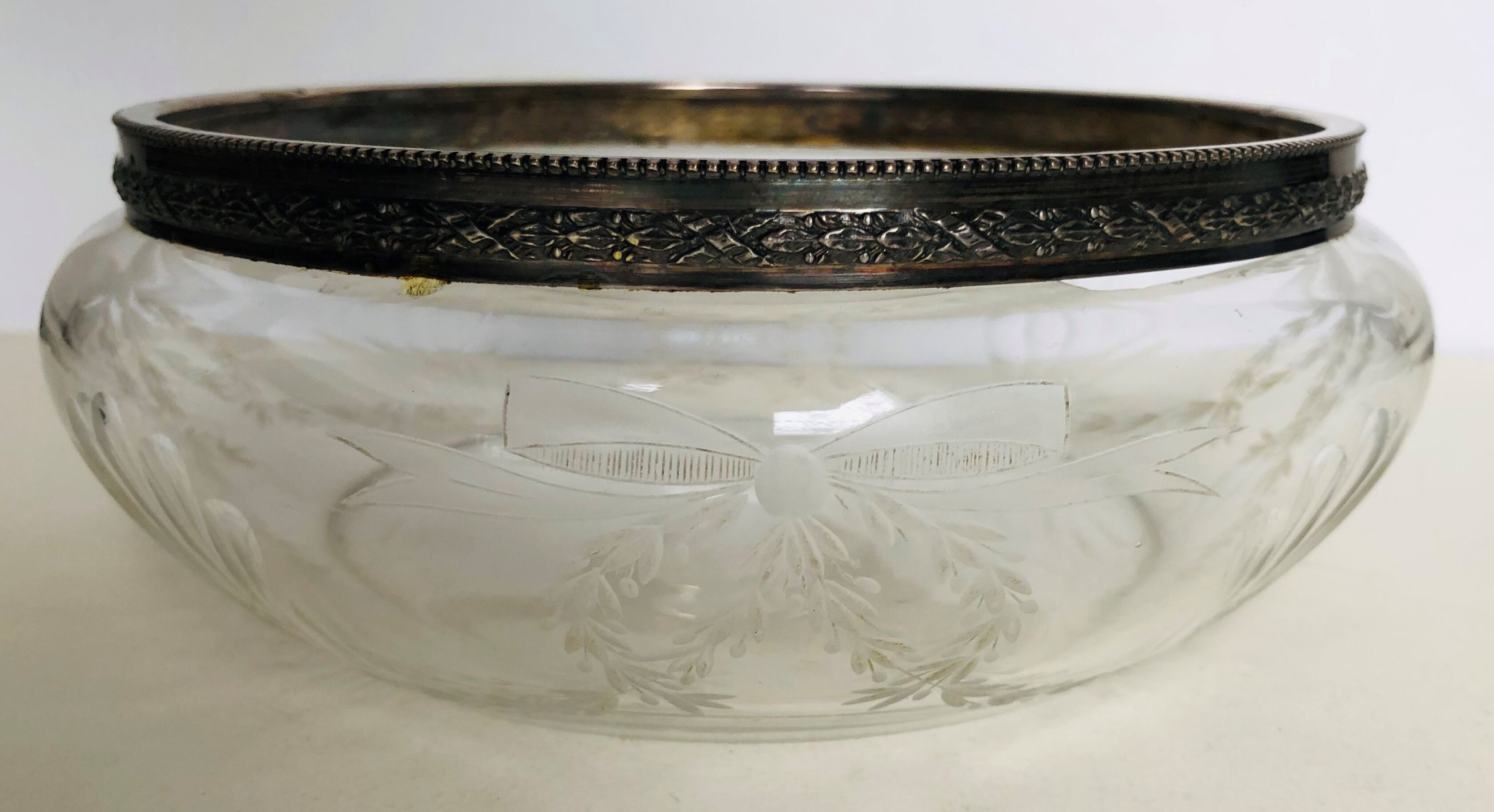 Empty cup engraved glass pockets