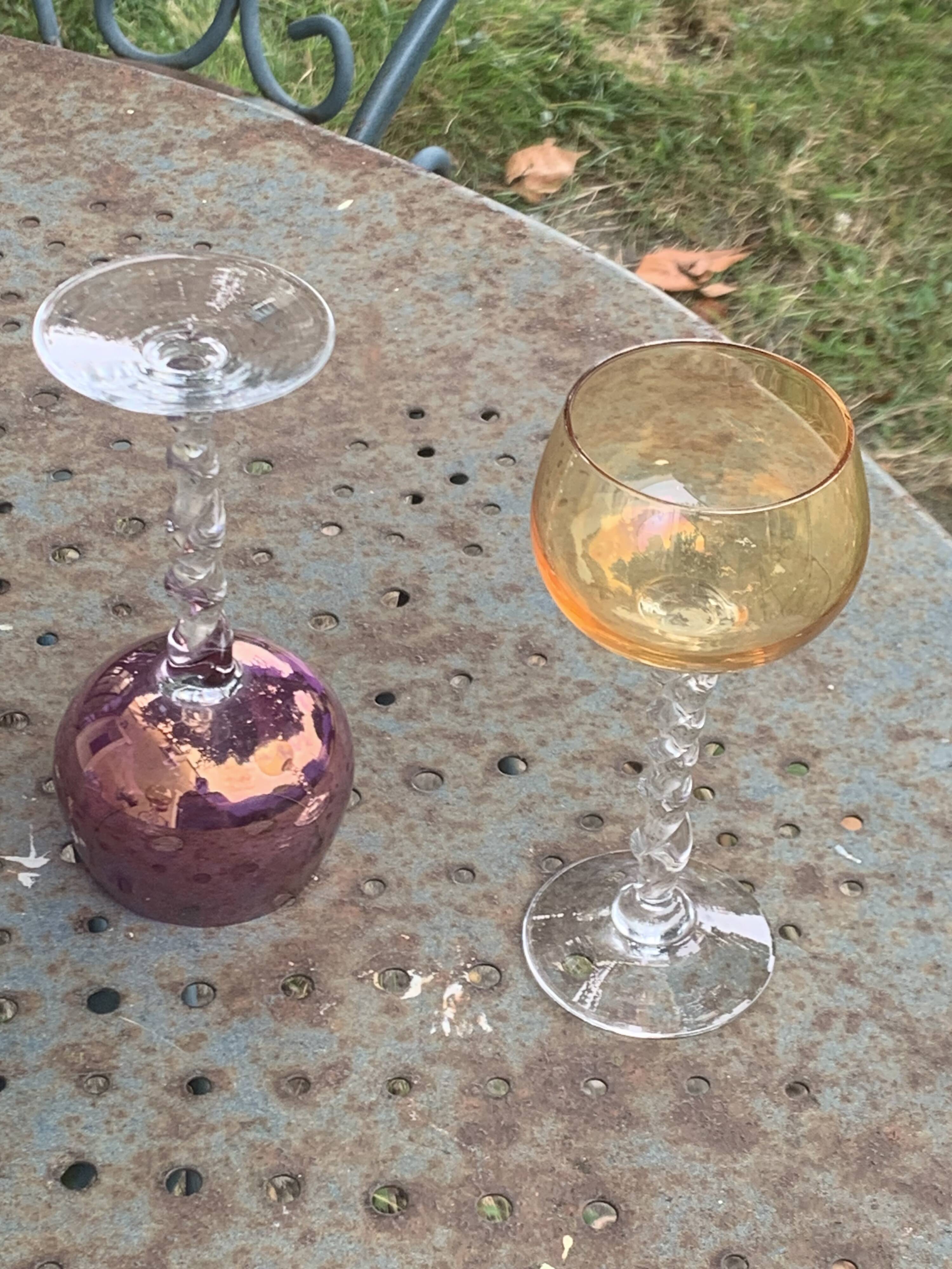 Set of 9 colored port glasses, 5 tulip-shaped and 4 balloons