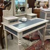 Old dresser with beveled mirror, 'flipping' and 3 drawers