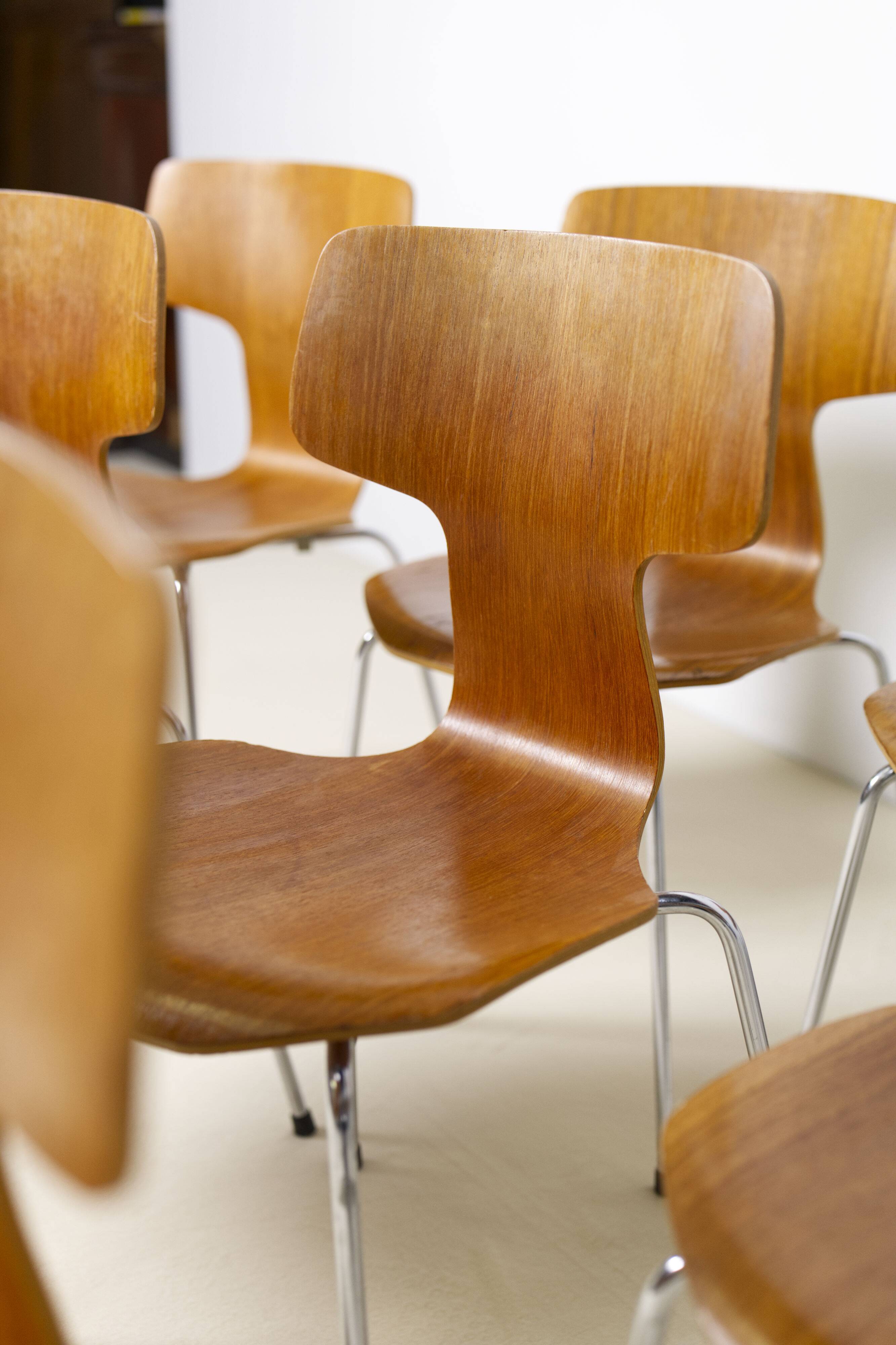 8 chaises T en teck, conçues par Arne Jacobsen pour Fritz Hansen, années 1980