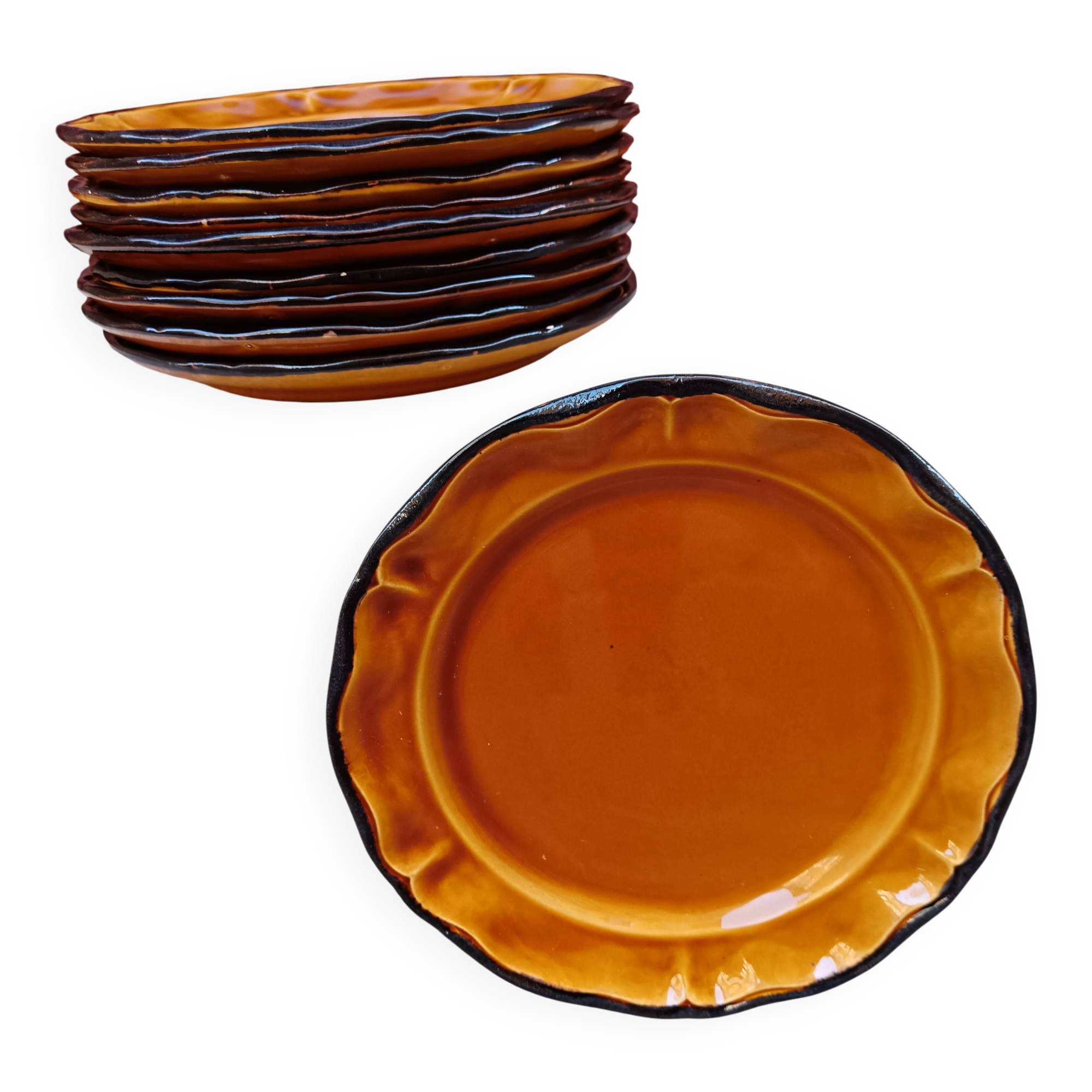 Set of 10 yellow Provençal plates.