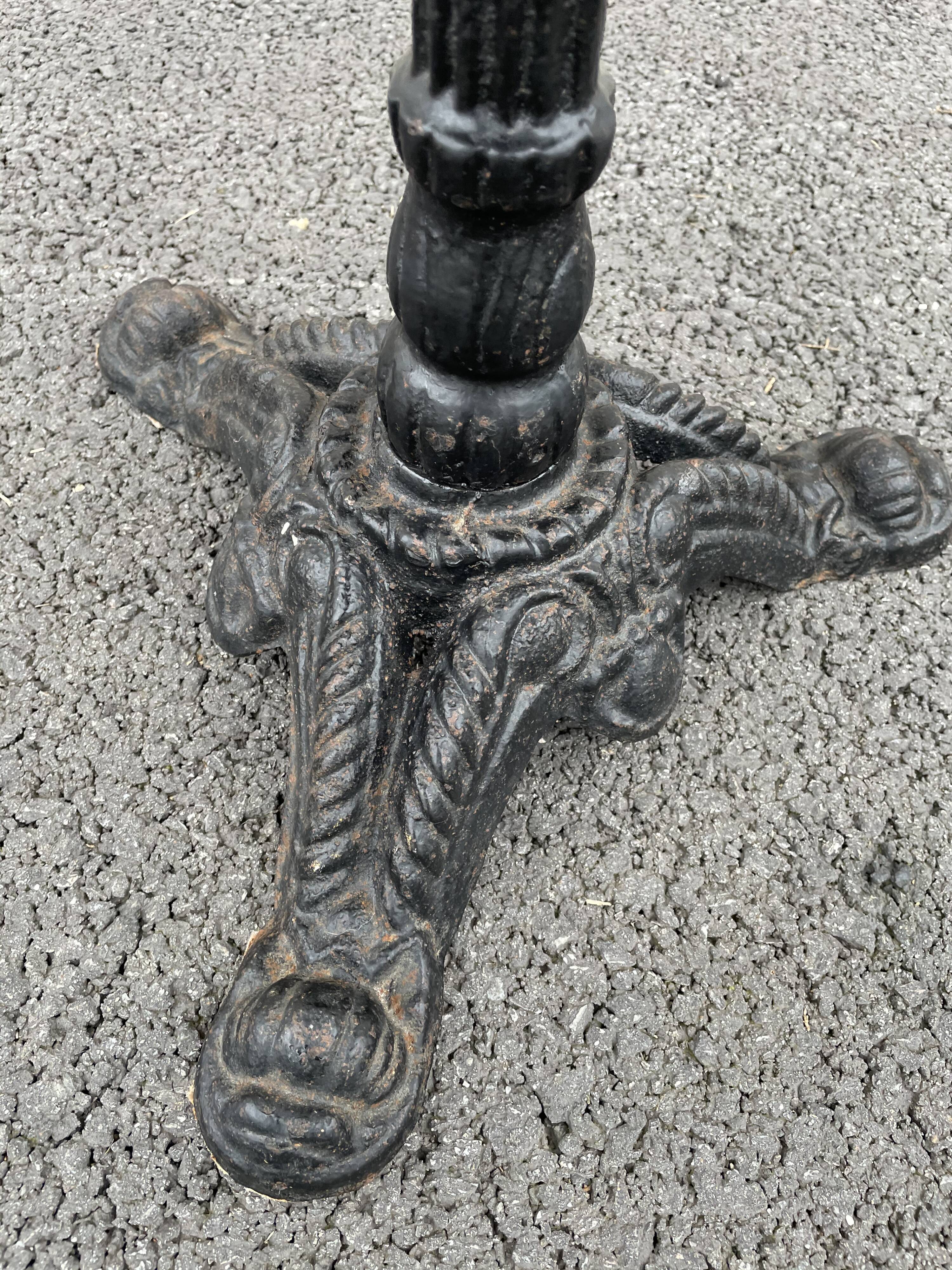 Round bistro table in white marble