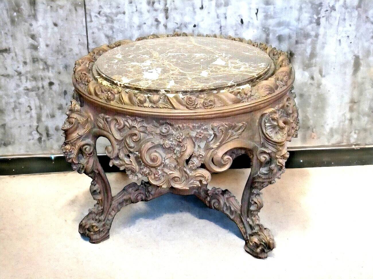 Round carved beechwood table with marble top, Louis XV style