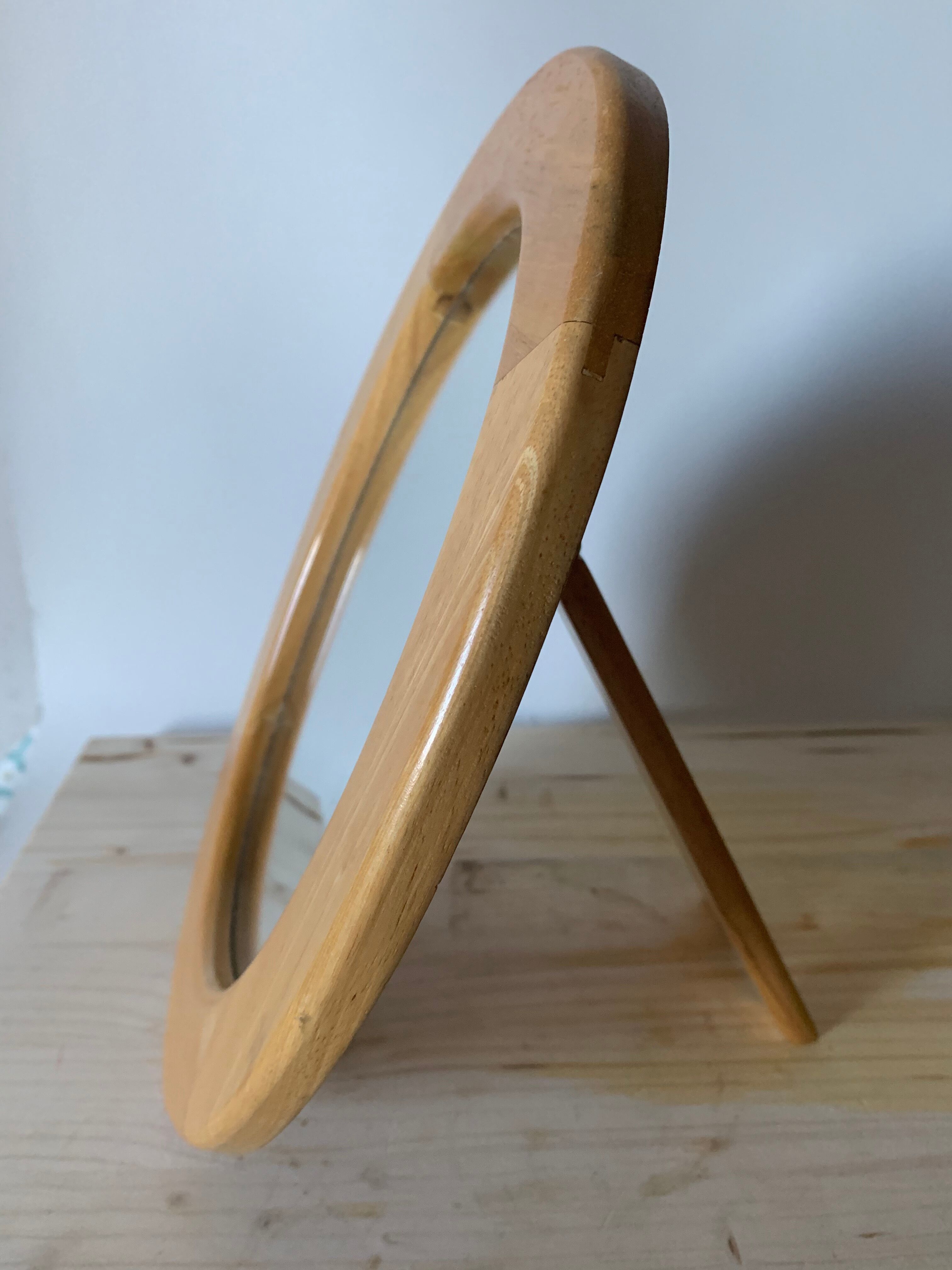 Mirror to install oval