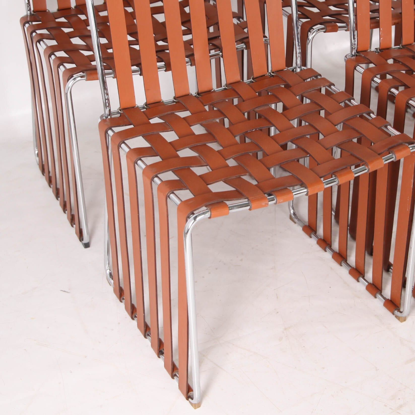 Suite de 6 chaises en cuir et chrome