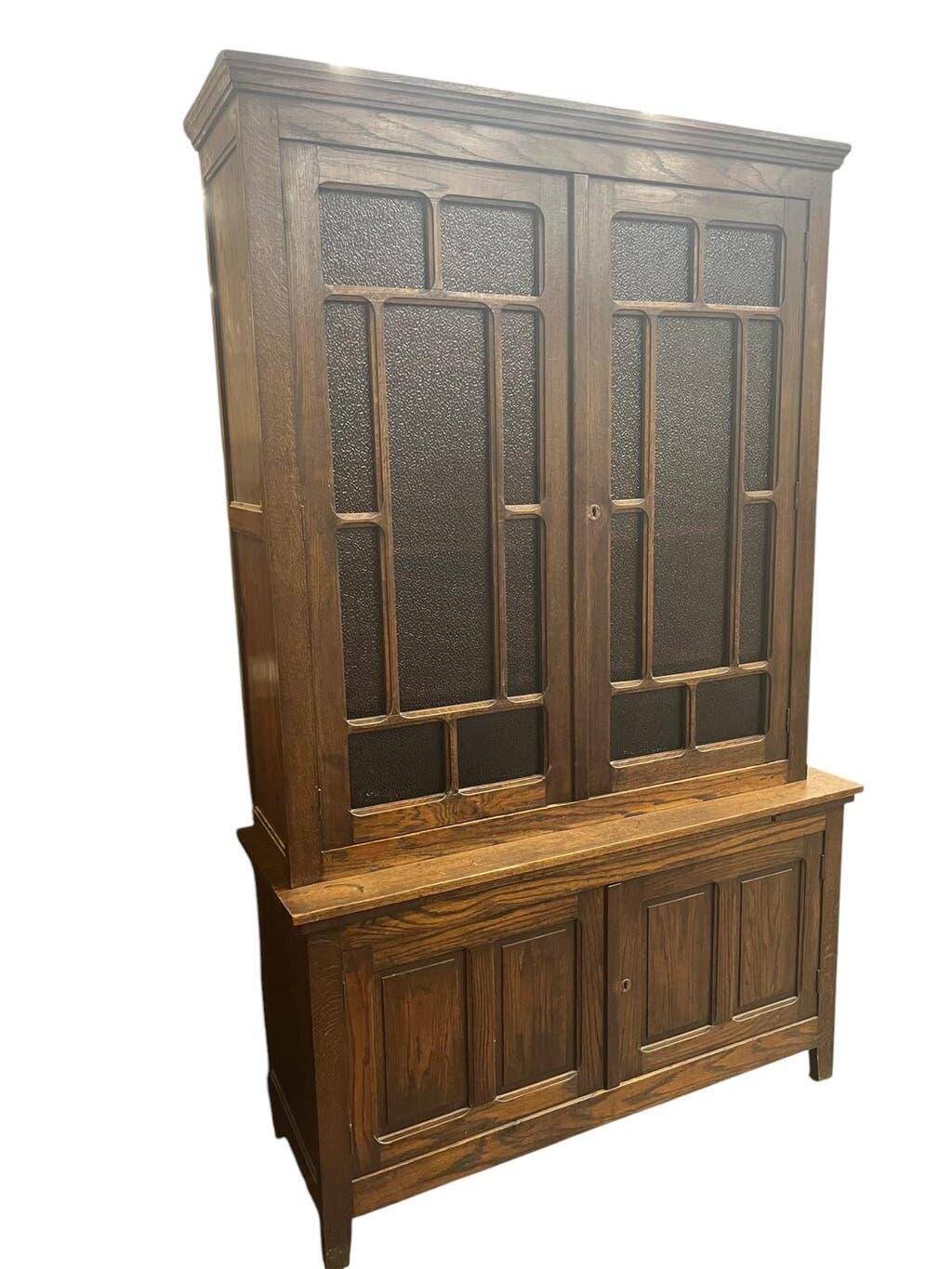 XL vintage display cabinet in wood, very tall, with embossed glass.