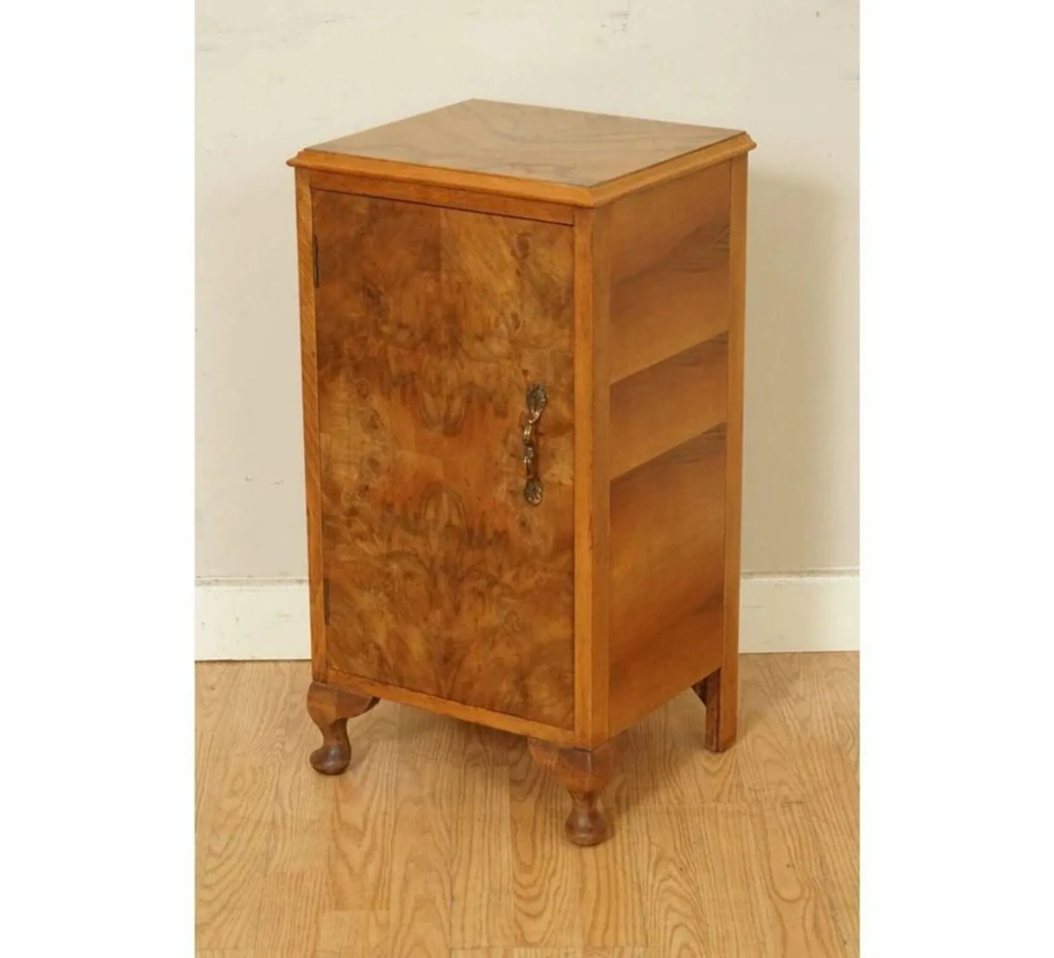 Vintage Art Deco Nightstand in Walnut
