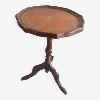 Pedestal table