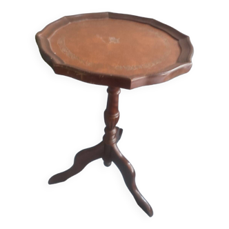 Pedestal table