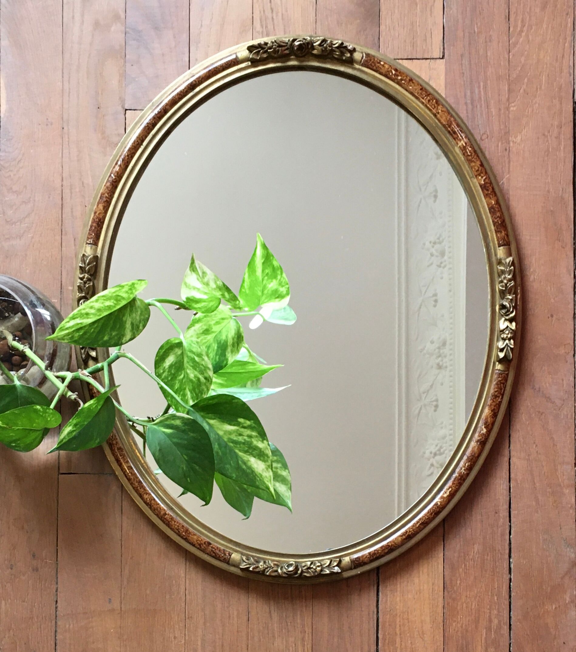Pair of oval mirrors with stucco and lasca frame 55x44cm