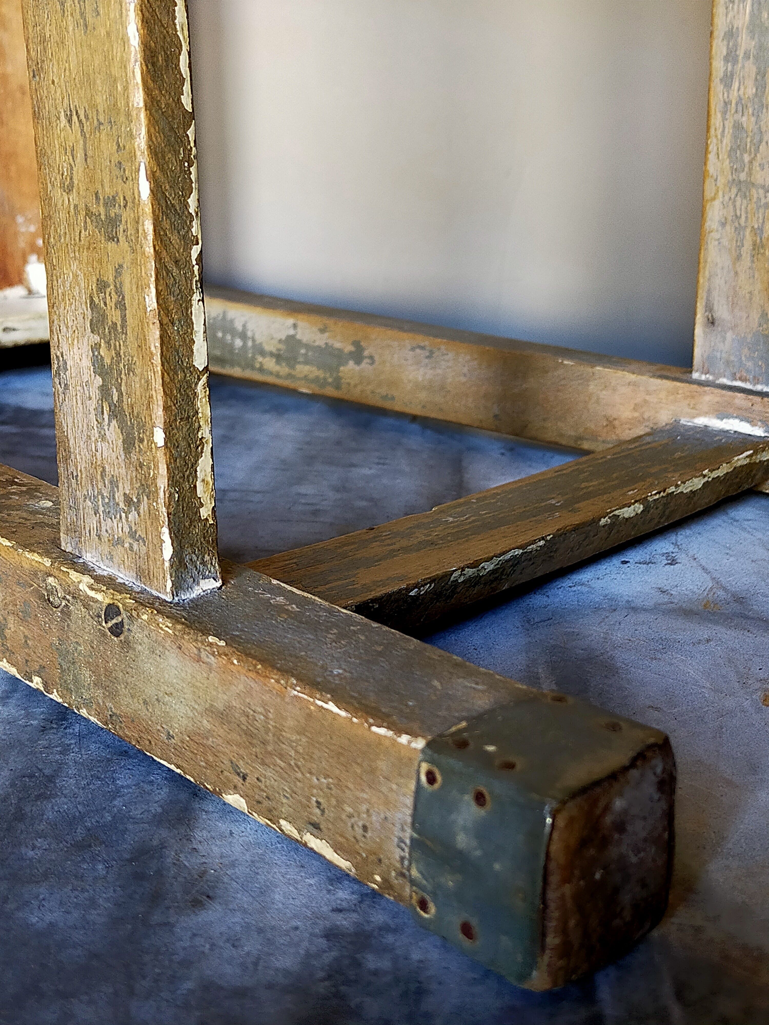 Tabouret d'atelier ancien à poignée