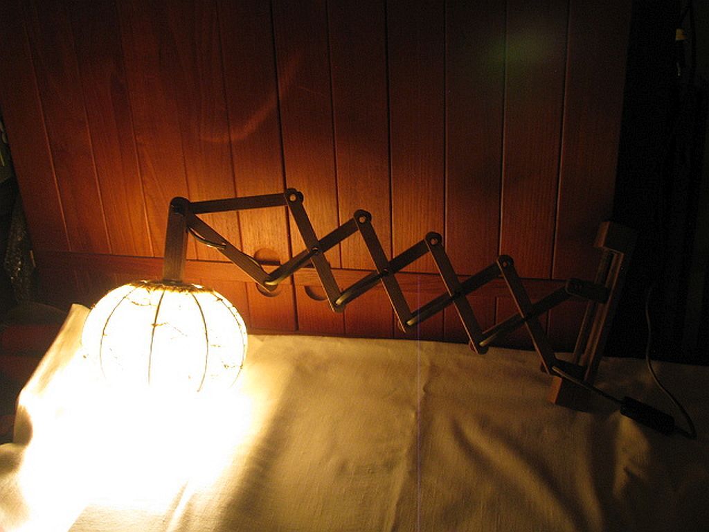 Applique murale/lampe à ciseaux. Holz Teak , Linus Bopp Limbach. Années 1970