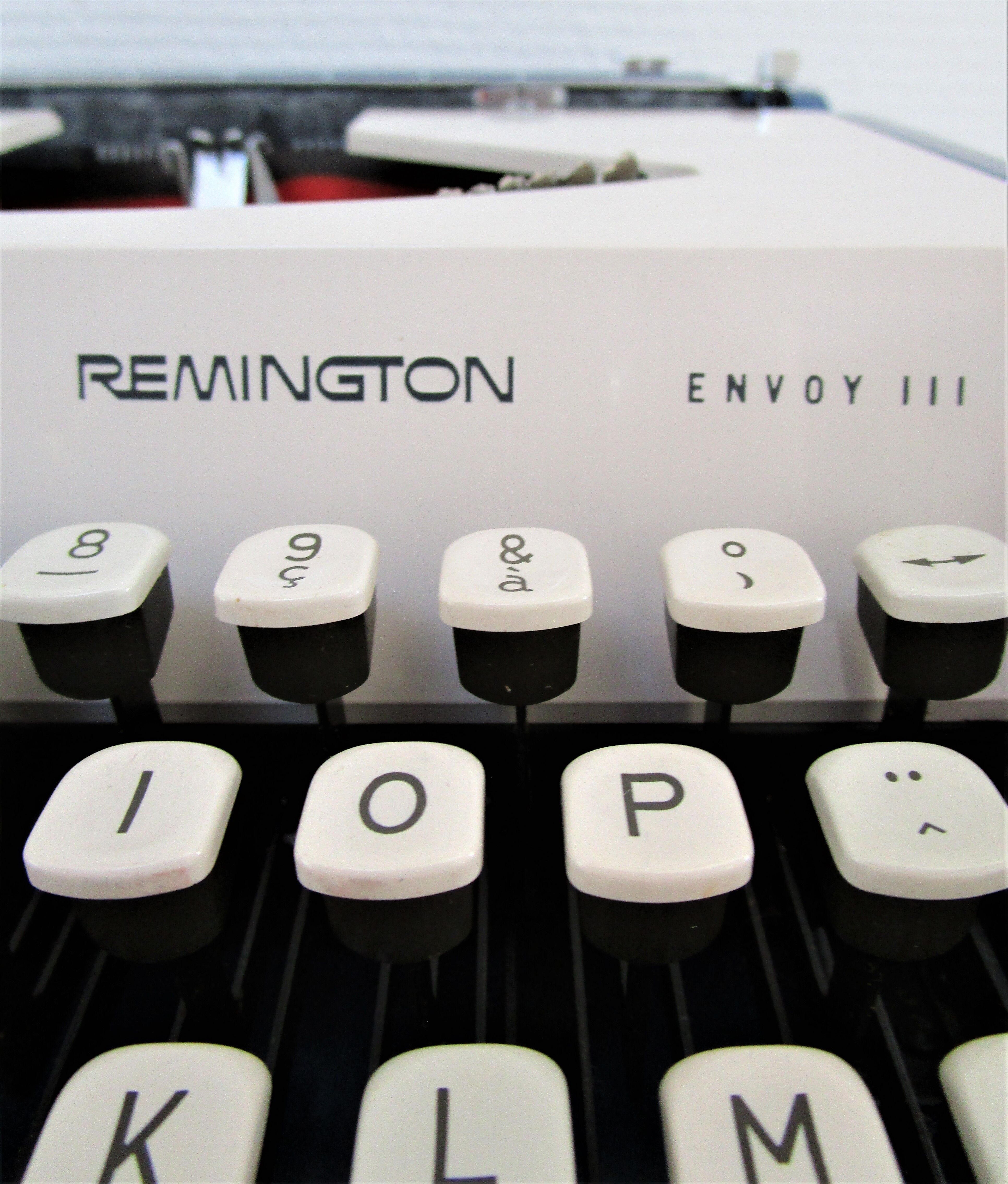 typewriter Remington Sperry rand Envoy III blue and white 70s