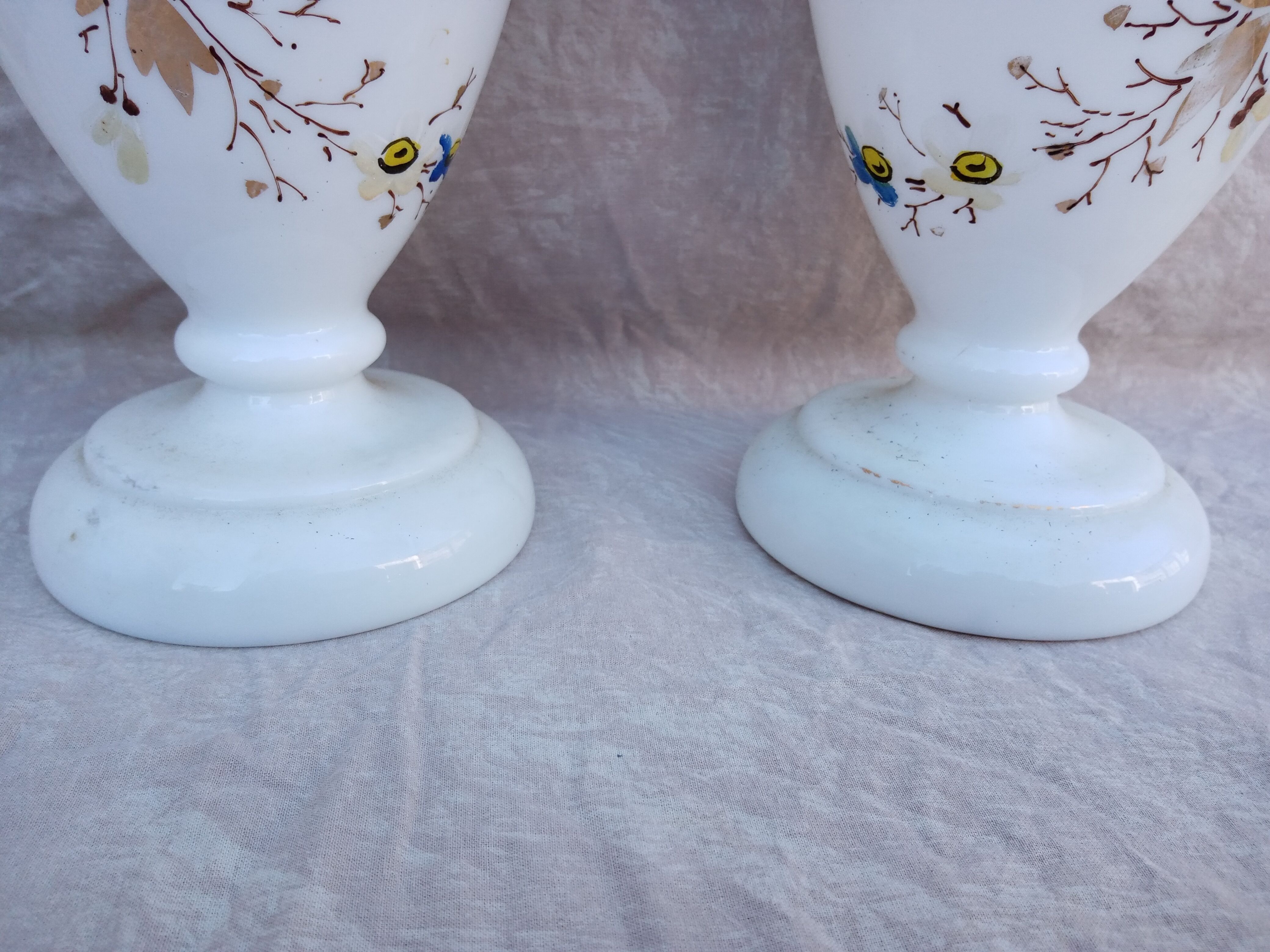 Pair of vase in white opaline