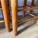Chaises en pin et paille