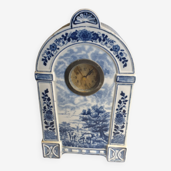 Delft faience terminal clock blue camaieu