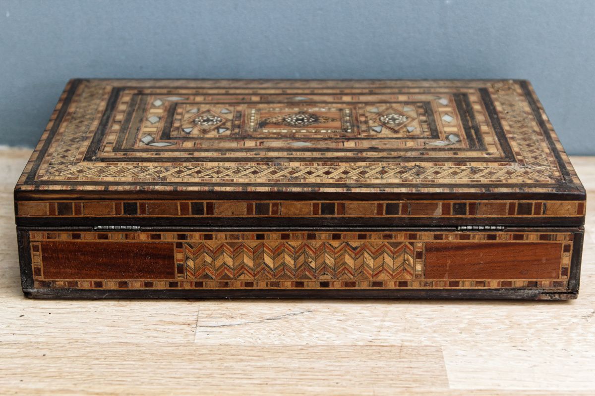BOX XIXth in wood marquetry and mother-of-pearl