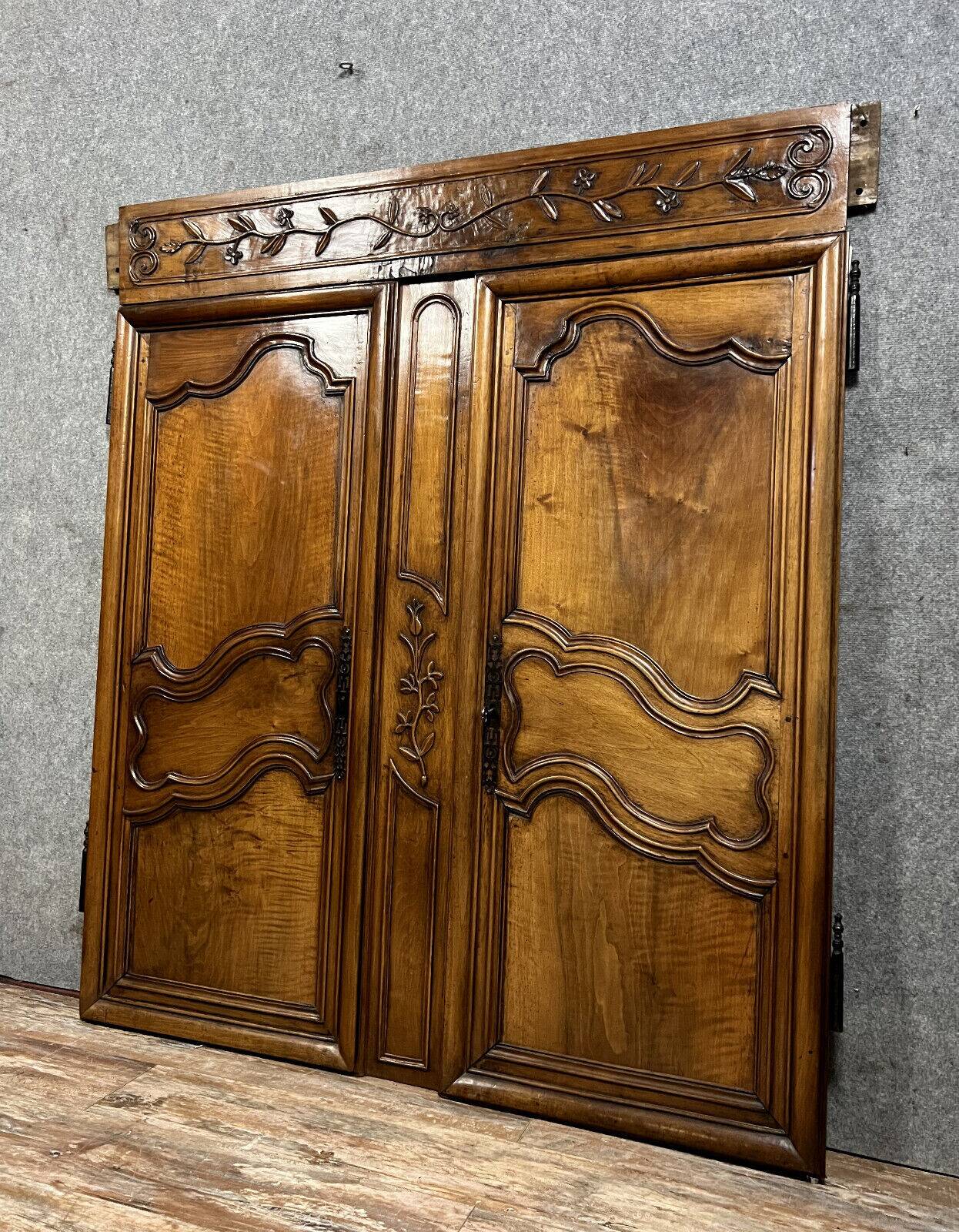Louis XV period Provençal woodwork facade in solid walnut circa 1750