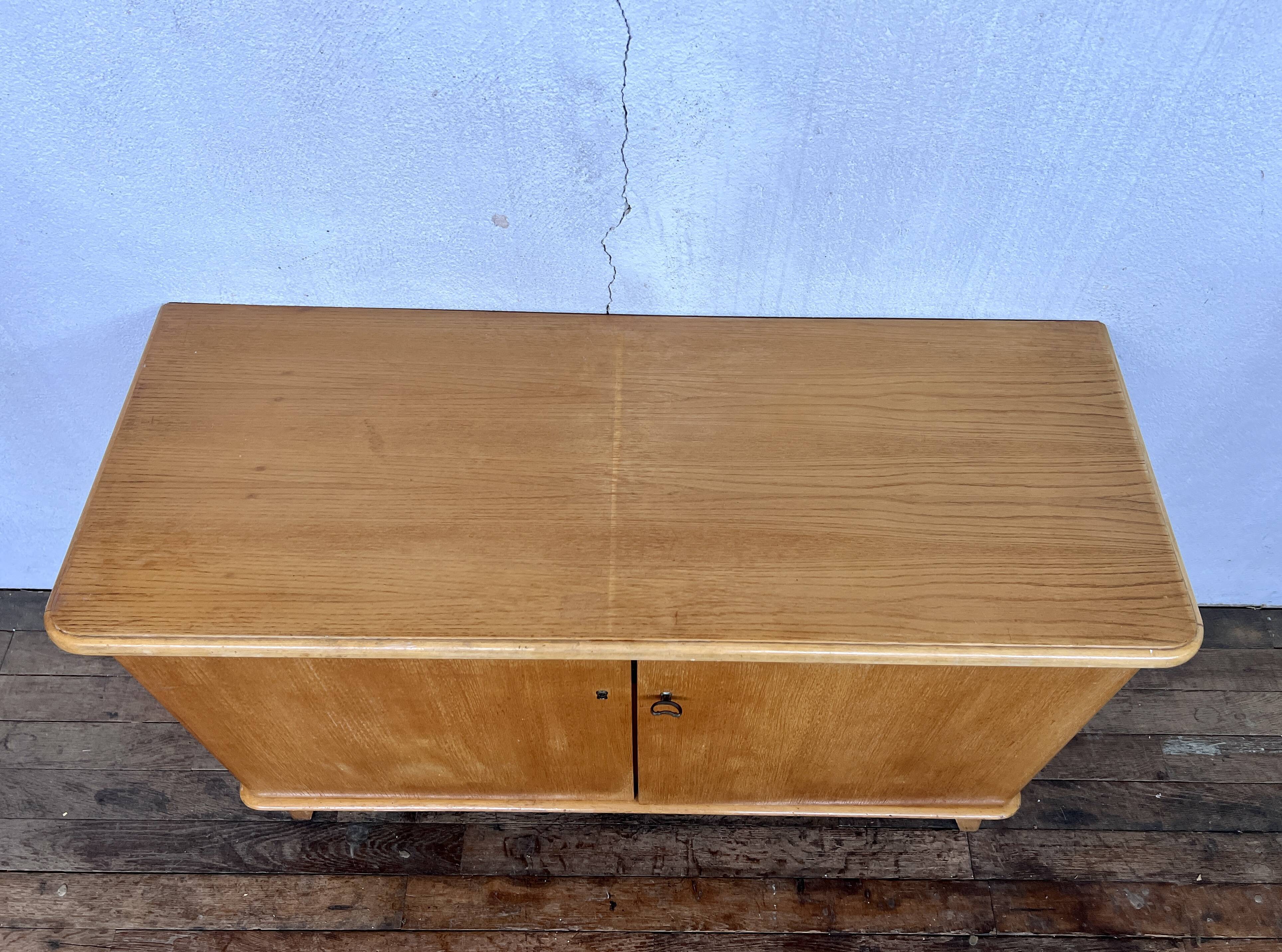 Buffet 2 swing doors