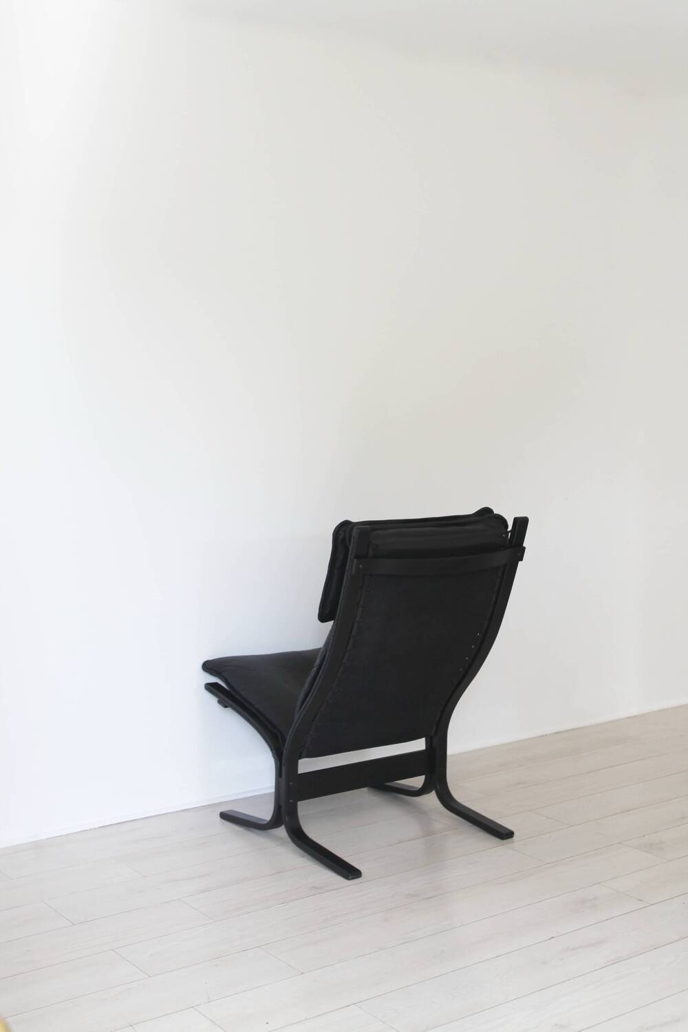 Siesta leather armchair